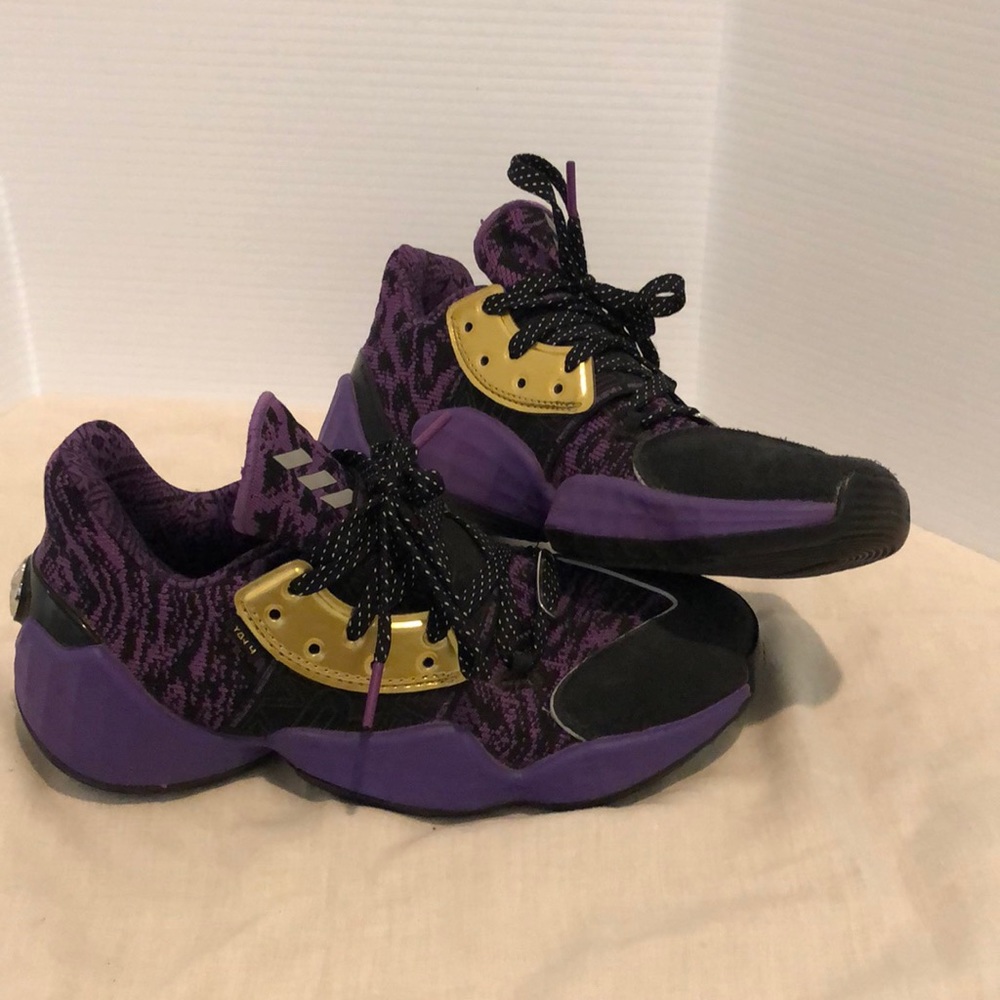 Adidas x starwars boys shoes. Condition: great.